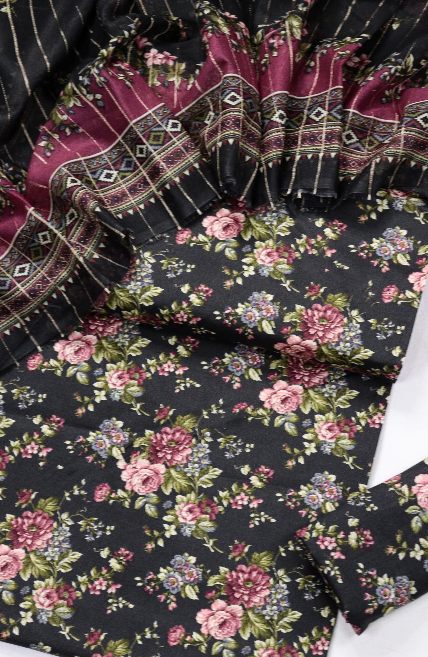 Printed Lawn Unstitched 3 Piece Suit