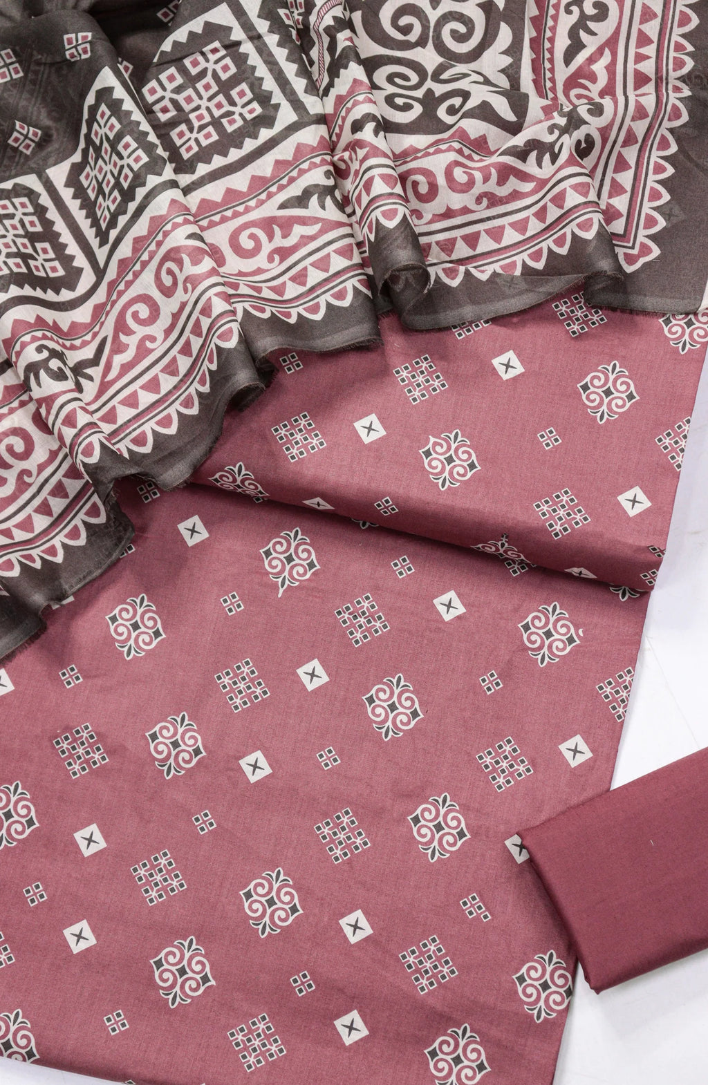 Printed Lawn Unstitched 3 Piece Suit