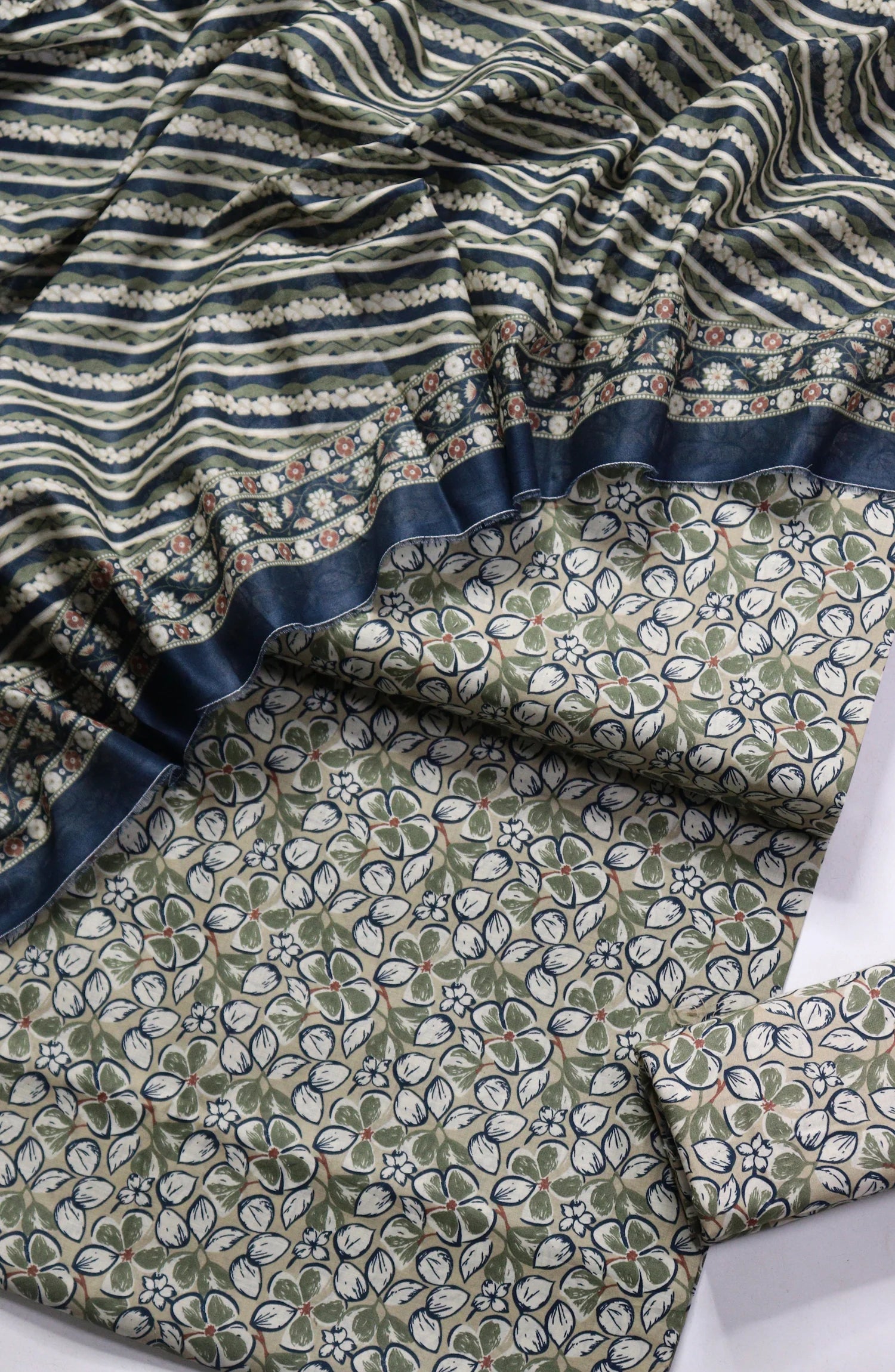 Printed Lawn Unstitched 3 Piece Suit