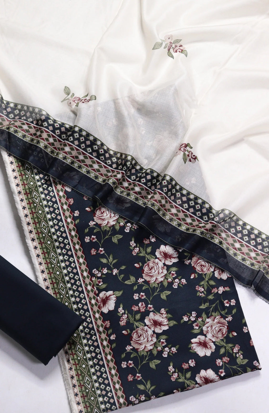 Printed Lawn Unstitched 3 Piece Suit