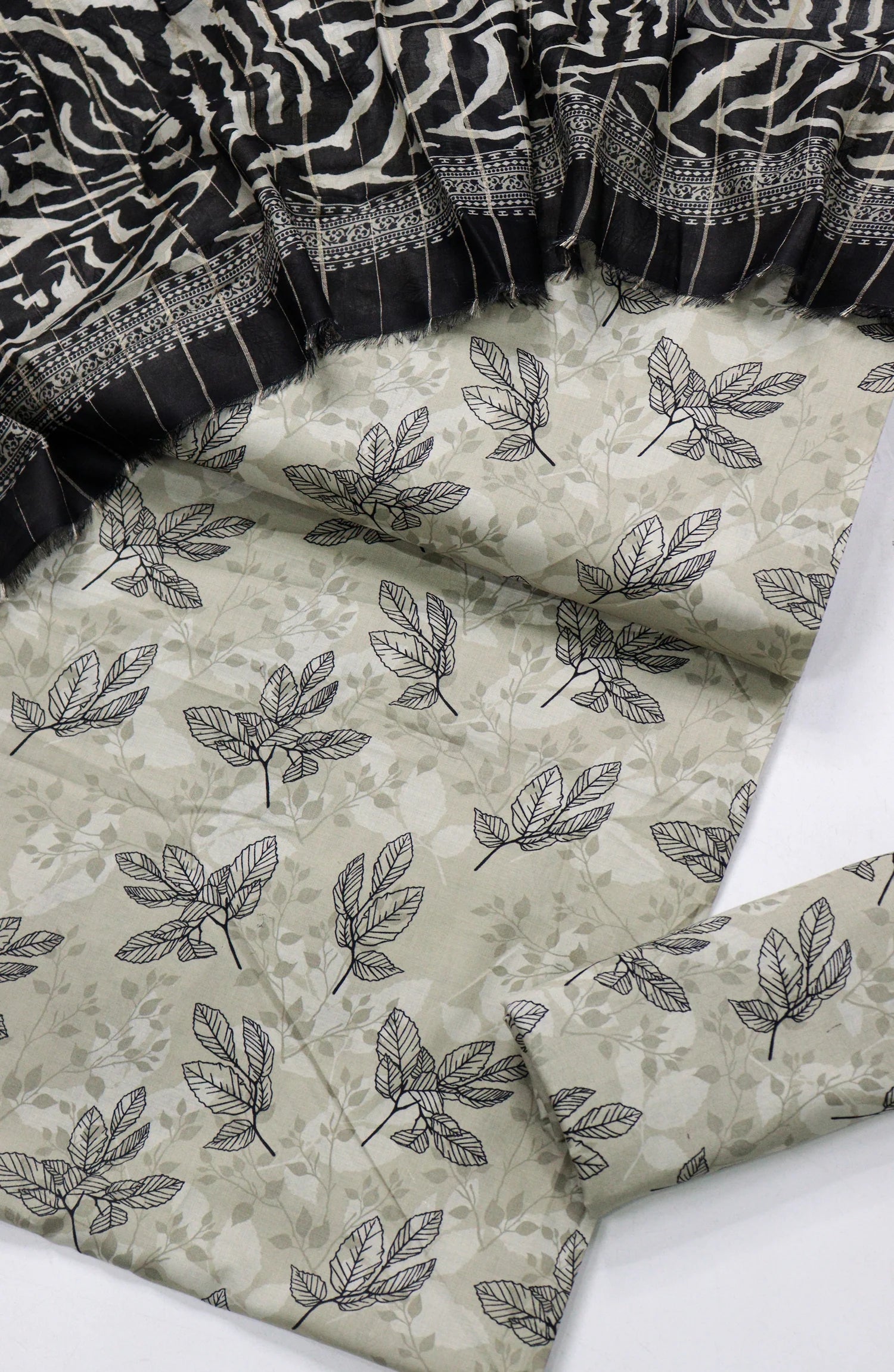 Printed Lawn Unstitched 3 Piece Suit