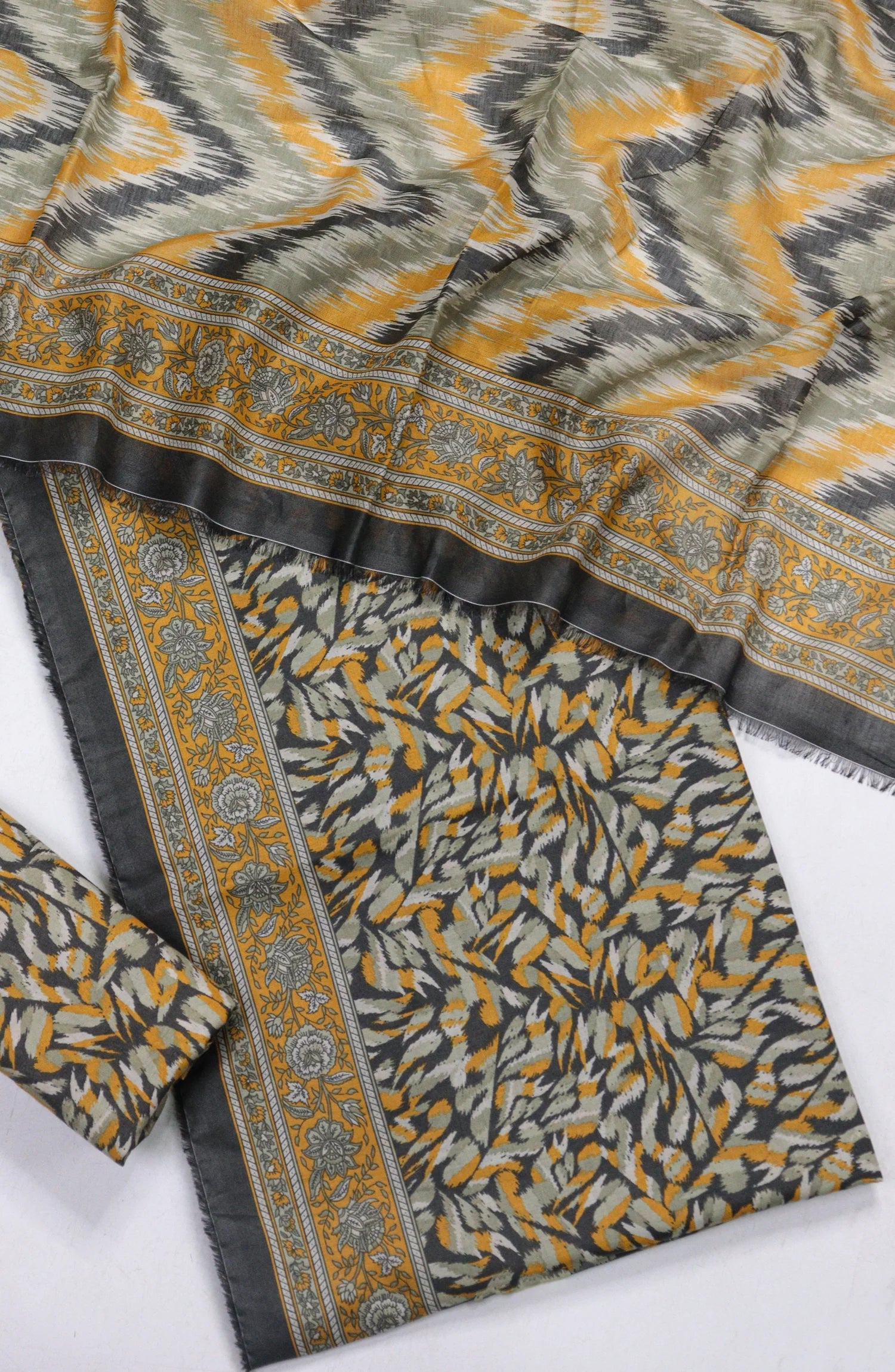 Printed Lawn Unstitched 3 Piece Suit